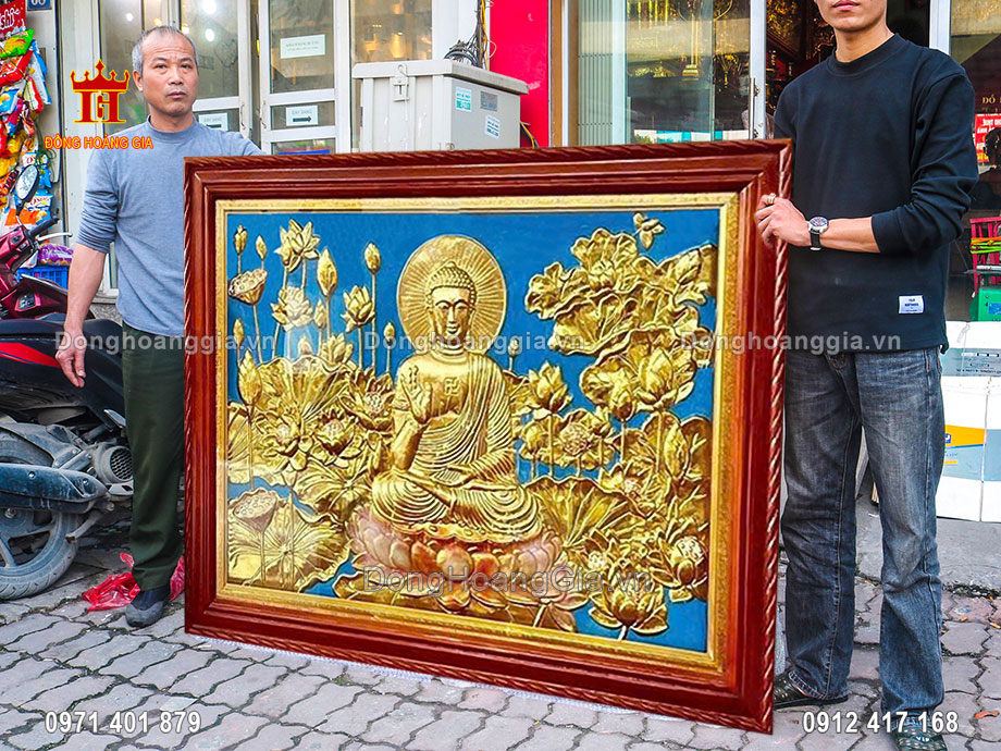 Bức tranh Đức Phật được chế tác hoàn toàn thủ công truyền thống